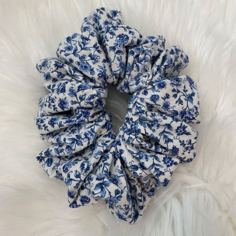 Floral Hair Scrunchie. Multicolor . Medium - Picture 4 of 6